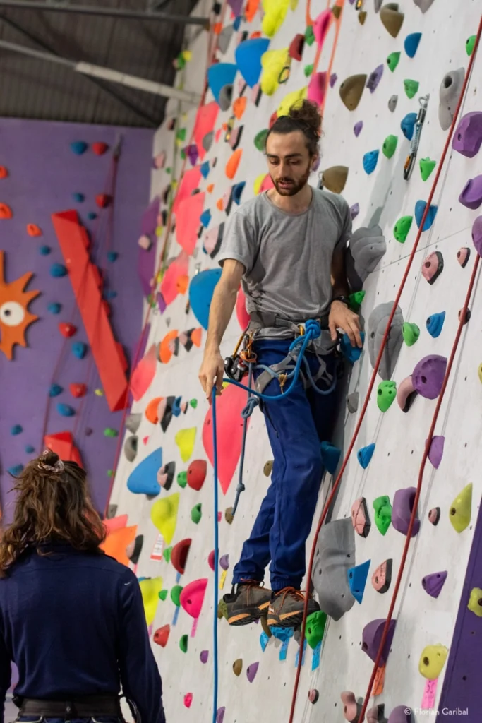 Florian Garibal moniteur d'escalade en encadrement à espace vertical