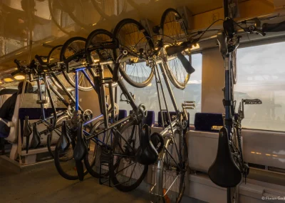 6 vélos pendus dans le TER en Auvergne Rhône Alpes, Aventures sans voiture - Photo © Florian Garibal